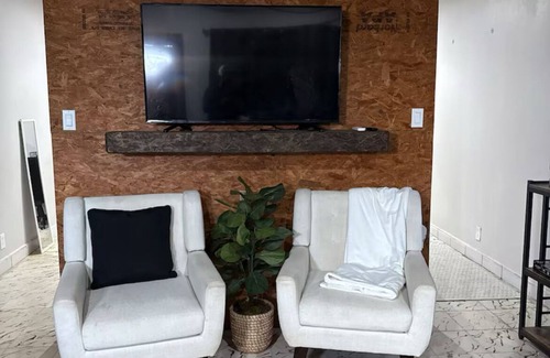 Brownsville Apartamento | Studio close to L&G Space X in Brownsville