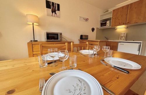 Notre-Dame-de-Bellecombe Apartamento | Studio cosy à Notre-Dame-de-Bellecombe, proche des pistes et commerces - 4 pers, balcon, parking - FR-1-595-25
