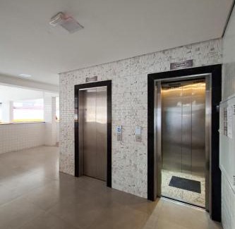 Guilhermina Apartamento | Studio com conceito aberto - reformado e com tudo que você precisa