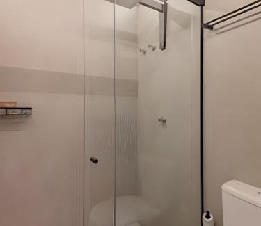 Graca Apartamento | Studio com Rooftop e Piscina com vista para a Baia de Todos os Santos, Portaria 24 Hr, Estacionamento, Wi-fi 433Mbps, Cozinha Compacta, a 1 km da Praia e a 3 km do Farol da Barra e do Pelourinho