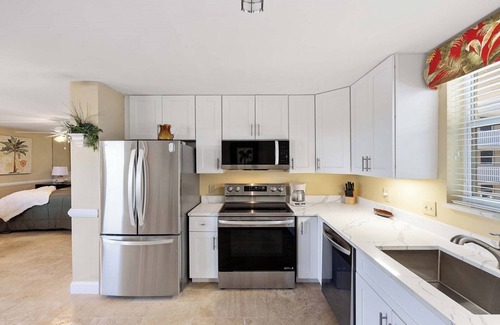 Bonita Springs Condominio | Studio condo across the street from the beach - BBT5902