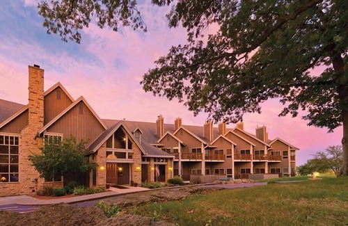 Hanover Condominio | Studio Condo Outdoor Golf in Galena!