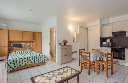 Cambo-les-Bains Apartamento | Studio confortable avec jardin et parking à Cambo-les-Bains - FR-1-4-703