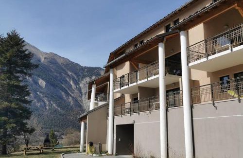 Jausiers Apartamento | Studio confortable à Jausiers avec terrasse et accès piscine, idéal pour 4 personnes - FR-1-165B-56