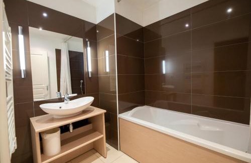 Jausiers Apartamento | Studio confortable à Jausiers avec terrasse et accès piscine, idéal pour 4 personnes - FR-1-165B-56