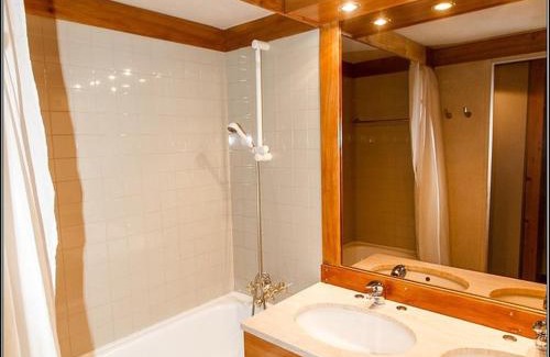 Val-d'Isere Apartamento | Studio Confortable avec Balcon, Centre de Val d'Isère, Proche Pistes - FR-1-518-126