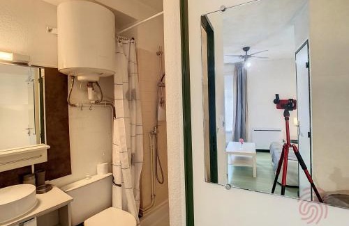 Lamalou-les-Bains Apartamento | Studio cosy à Lamalou, animaux acceptés, balcon et Wifi - FR-1-451-214