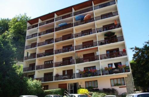 Brides-les-Bains Apartamento | Studio Cosy 1* avec Balcon, au Centre de Brides-les-Bains, 2 Pers, Proche Thermes et Télécabine - FR-1-512-253
