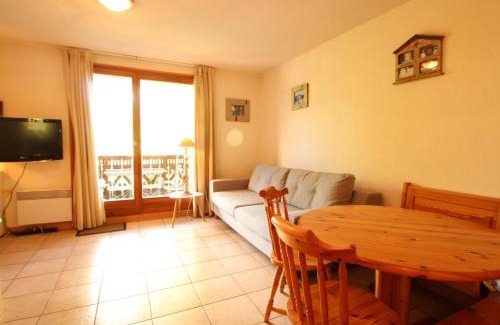 Les Carroz-d'Araches Apartamento | Studio cosy 4 pers avec parking, lave-vaisselle, balcon, proche des pistes et commerces - FR-1-572-56