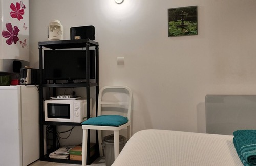 Bourges Apartamento | Studio Cosy 5mn à Pied Centre Ville, Arrêt bus , web