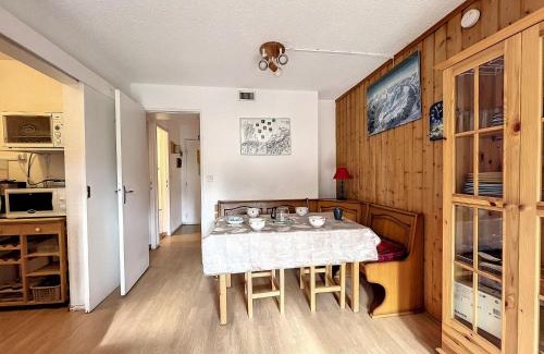 Le Corbier Apartamento | Studio cosy au pied des pistes avec balcon, proche remontées, piscine chauffée et commodités - FR-1-267-279