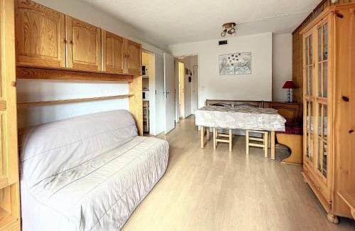 Le Corbier Apartamento | Studio cosy au pied des pistes avec balcon, proche remontées, piscine chauffée et commodités - FR-1-267-279