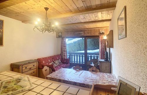 Combloux Apartamento | Studio cosy avec cabine, pied des pistes à Combloux, balcon, casier à skis, équipements modernes - FR-1-560-56