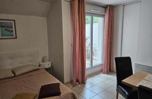 La Celle-sous-Gouzon Apartamento | Studio cosy avec terrasse dans résidence avec piscine, proche thermes et centre ville