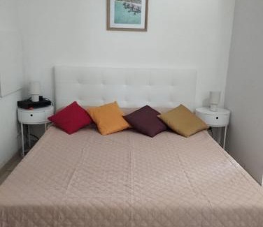 La Celle-sous-Gouzon Apartamento | Studio cosy avec terrasse dans résidence avec piscine, proche thermes et centre ville