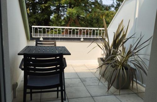 La Celle-sous-Gouzon Apartamento | Studio cosy avec terrasse dans résidence avec piscine, proche thermes et centre ville