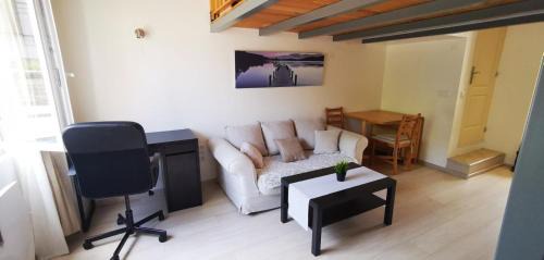 Les Avenieres-Veyrins-Thuellin Apartamento | Studio cosy avec mezzanine & parking 2min Walibi