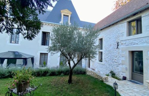 Varennes-Vauzelles Apartamento | Studio Cosy dans les granges d un château accès spa