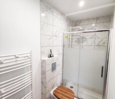 Saint-Denis-de-l'Hotel Apartamento | Studio cosy Bienvenue chez Elle