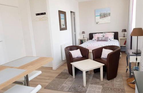 Plouharnel Apartamento | Studio Cosy LES ROSES TREMIERES 3 étoiles centre Plouharnel proche mer