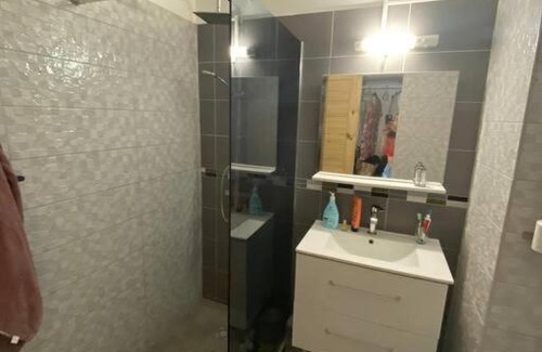 Bas du Fort Apartamento | Studio cosy marina Bas du Fort - avec piscine