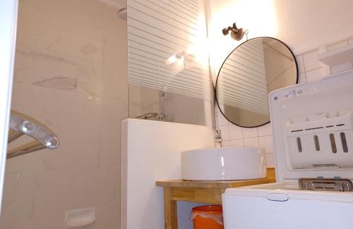 Brides-les-Bains Apartamento | Studio cosy pour 2 au centre de Brides-les-Bains, proche thermes et télécabine - FR-1-512-107