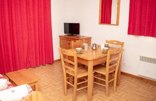 Puy-Saint-Vincent Apartamento | Studio cosy pour 4 avec balcon et cuisine équipée à Puy-Saint-Vincent - FR-1-504-303