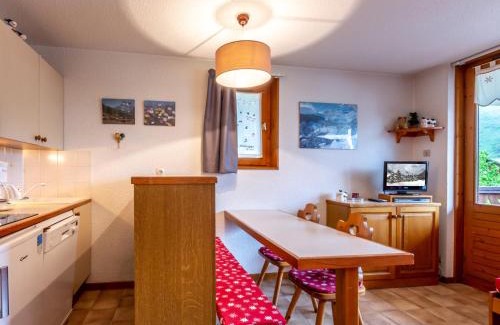 La Clusaz Apartamento | Studio cosy proche pistes et commerces, garage inclus, balcon exposé sud - FR-1-304-38