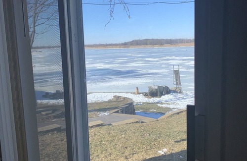 Butte Des Morts Casa | Studio cottage at mouth of the Fox River
