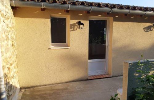 Mas-Saintes-Puelles Apartamento | Studio dans un cadre champêtre