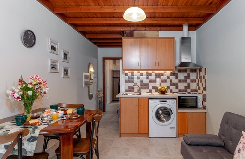 Kefalonia Apartamento | Studio De Bosset - Within walking distace from Argostoli and Historic Bridge