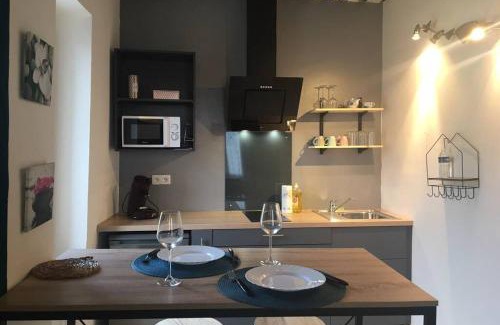 L'Isle-sur-la-Sorgue Apartamento | Studio de charme le Clos de l'Etang + place de parking