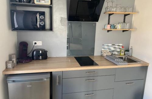 L'Isle-sur-la-Sorgue Apartamento | Studio de charme le Clos de l'Etang + place de parking