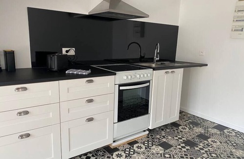 Bonnelles Apartamento | Studio Duplex Avec spa et Cour Privée