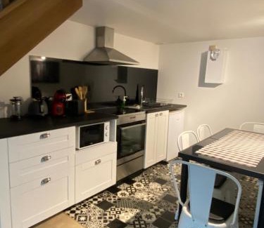 Bonnelles Casa | Studio duplex avec spa et cour privée