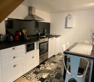 Bonnelles Casa | Studio duplex avec spa et cour privée