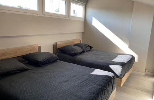 Surgeres Apartamento | Studio duplex meublé avec place de parking