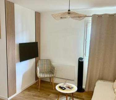 Bussy-Saint-Georges Apartamento | Studio EASY CHECK-IN 8 mins Disneyland 35 mins Paris FREE Starbucks coffee parking wifi