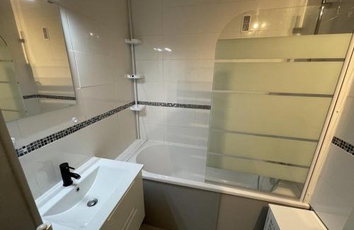 Laveissiere Apartamento | Studio en centre station avec balcon, WiFi - FR-1-787-71