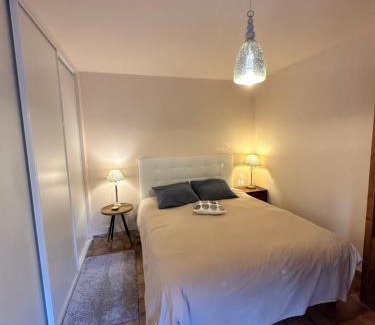 Les Hauts de Villeneuve Apartamento | Studio en rez-de-jardin arboré avec accès piscine et clim