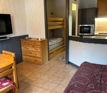 Bellevaux Apartamento | Studio en station avec 1 canapé-lit et 1 lit-superposé
