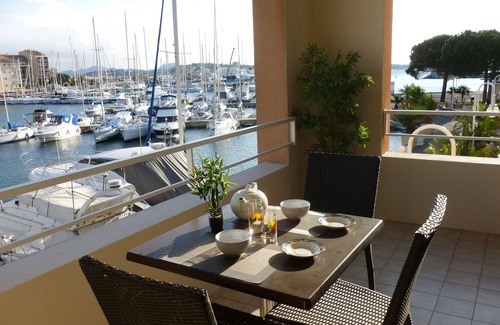 Frejus Port Apartamento | Estudio Vista excepcional de Port Fréjus - Piscina / Parking, acceso directo a la playa.