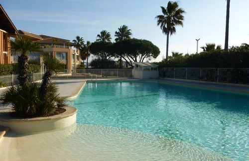 Frejus Port Apartamento | Estudio Vista excepcional de Port Fréjus - Piscina / Parking, acceso directo a la playa.