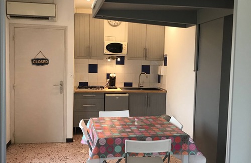 Pietrosella Apartamento | Pies de estudio en agua (acceso directo a la playa en el jardín) Acondicionamiento