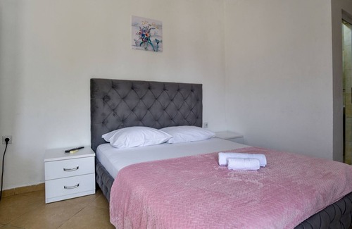 Gjerana Apartamento | Studio Flat w Garden and Balcony in Ulcinj