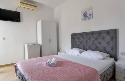 Gjerana Apartamento | Studio Flat w Garden and Balcony in Ulcinj