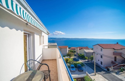 Dugi Rat Apartamento | Apartamento-estudio con balcón y vista al mar Mali Rat, Omis (AS-7482-b)