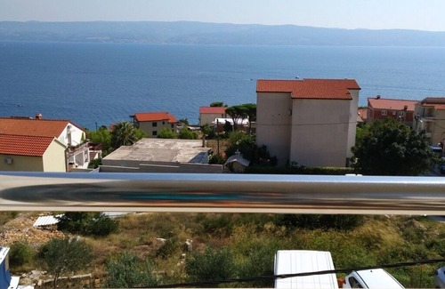 Dugi Rat Apartamento | Apartamento-estudio con terraza y vista al mar Mali Rat, Omis (AS-7482-a)
