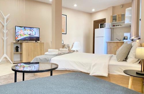 Stara Zagora Apartamento | Studio for 4 Guests Next to Mall & Free Street Parking