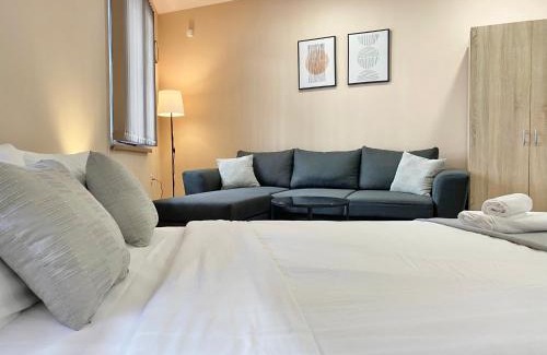 Stara Zagora Apartamento | Studio for 4 Guests Next to Mall & Free Street Parking